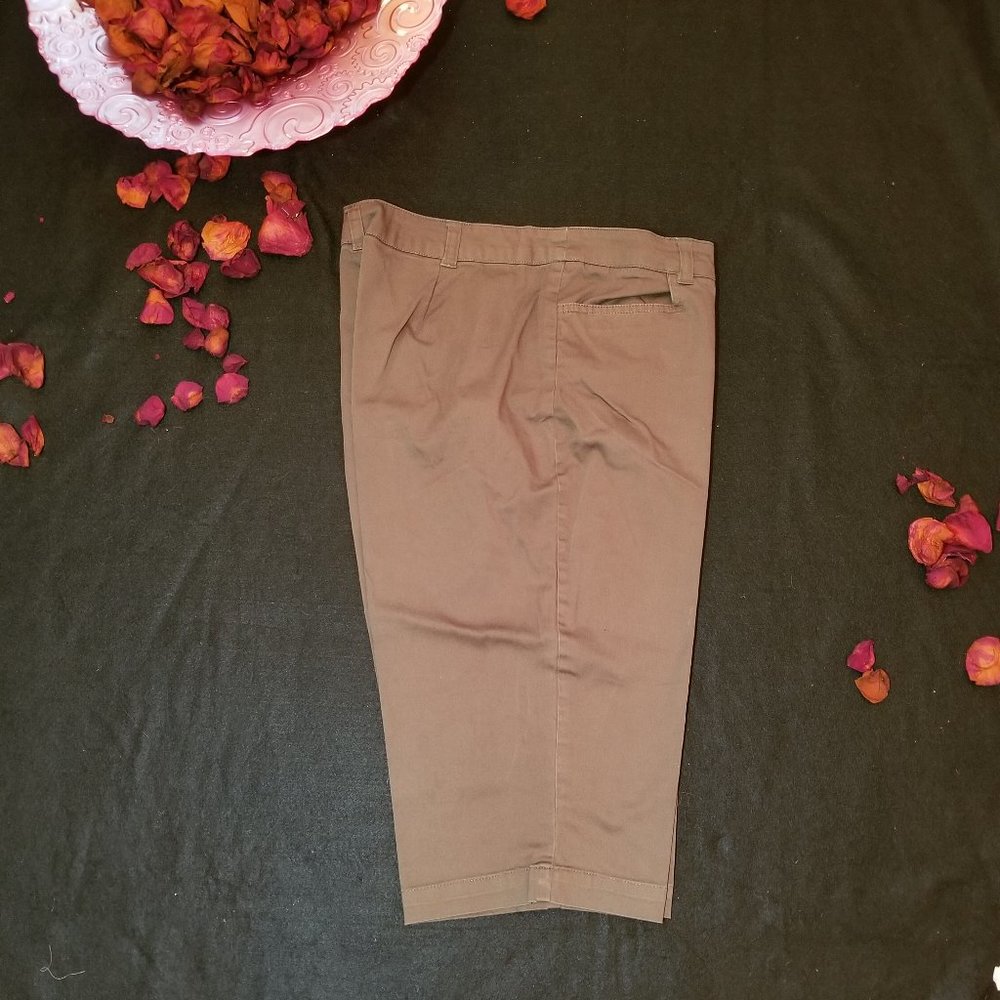 Donna Moore brown capris
